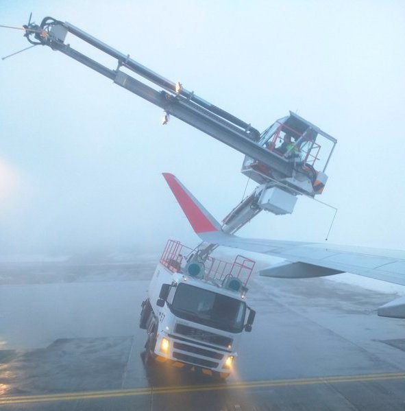 Avion de Iberia choca camión de deshielo en Munich