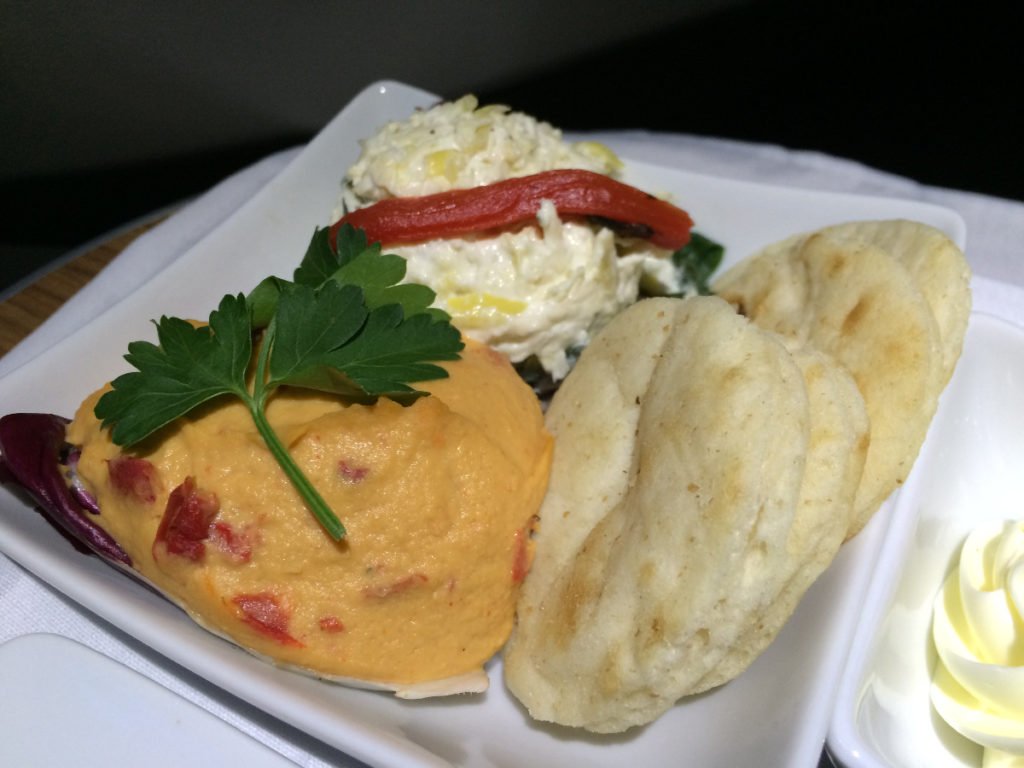 American Airlines First Class Dúo de Hummus y espinaca con Alcachofas