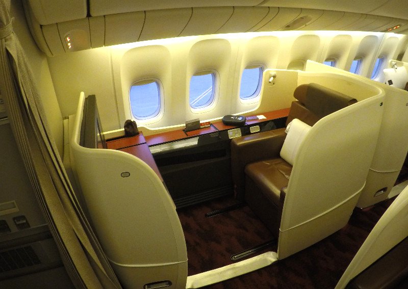 Japan Airlines 777 Primera Clase Suite 1K