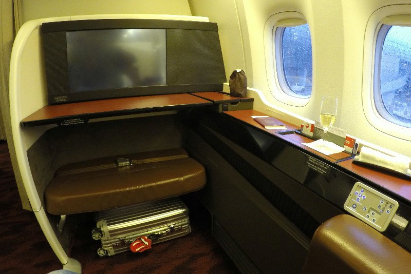 Japan Airlines First Class 777