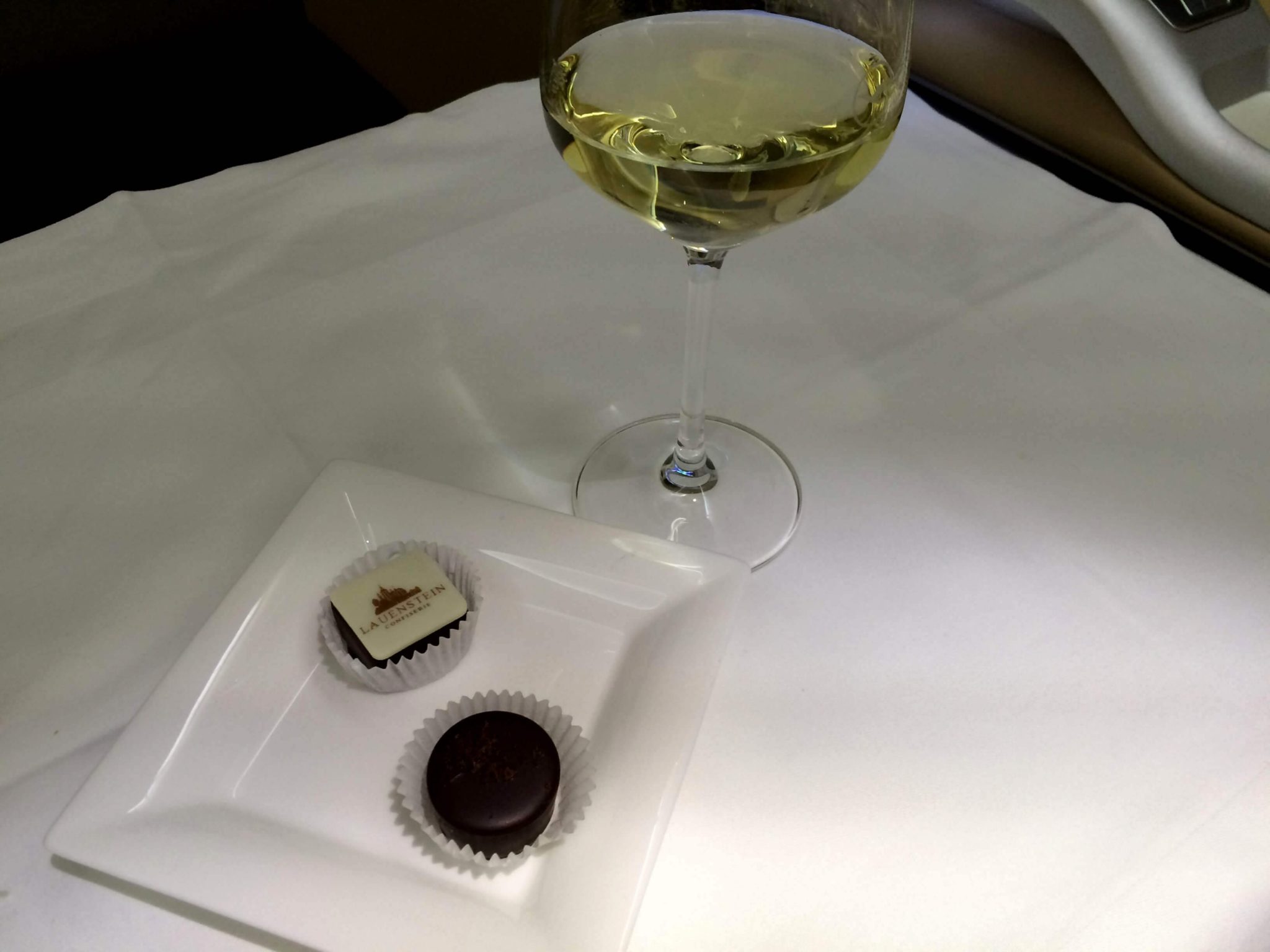 Chocolates y vino dulce, lufthansa first class