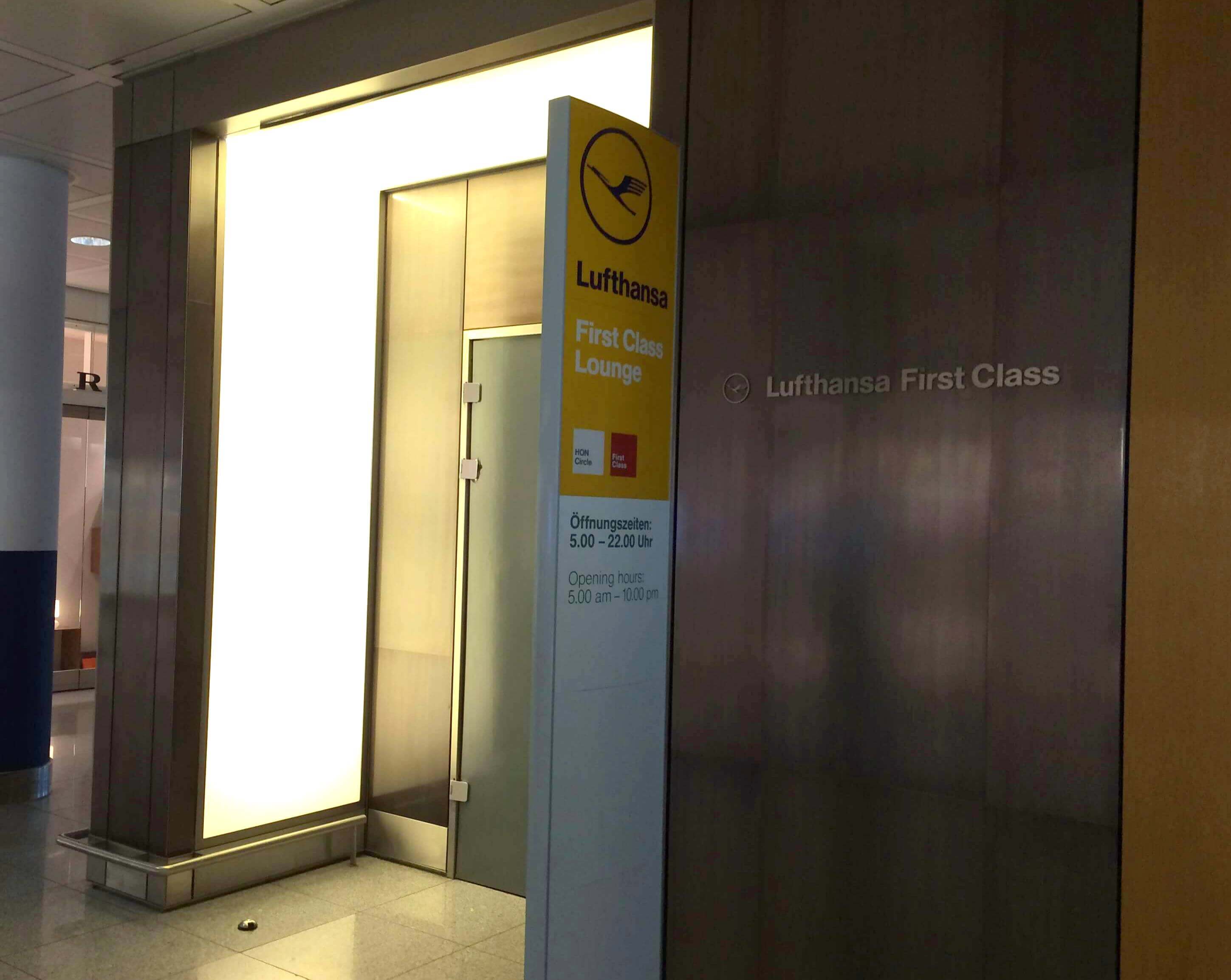 Entrada al Lufthansa first class lounge, Munich