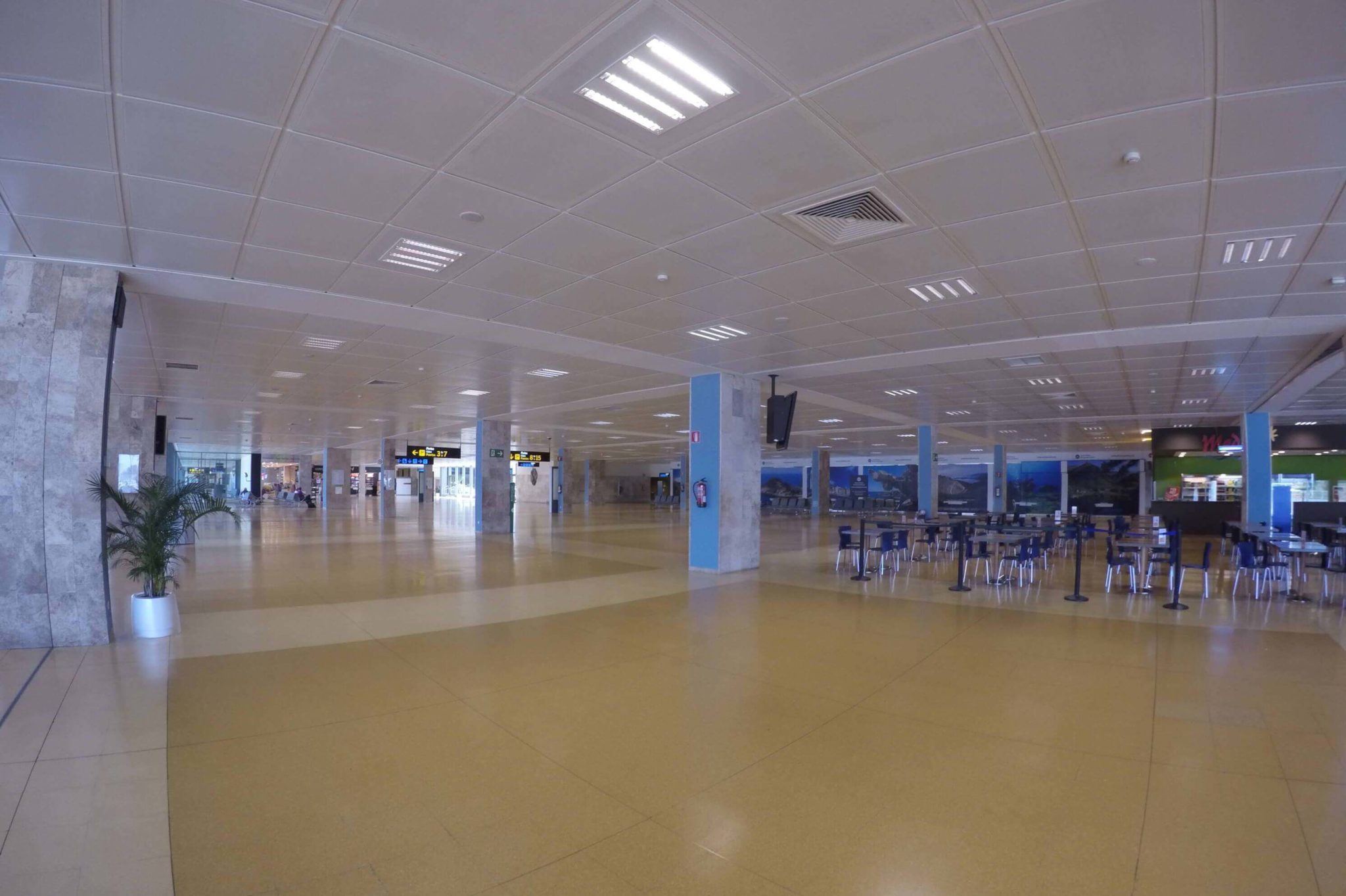 Hall de embarque, aeropuerto de Girona