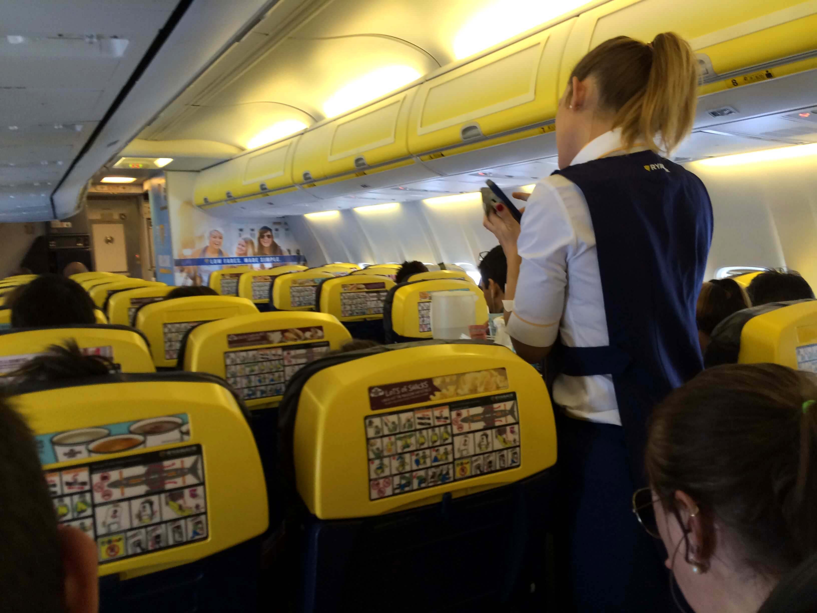 Servicio de a bordo, Ryanair Girona-Pisa