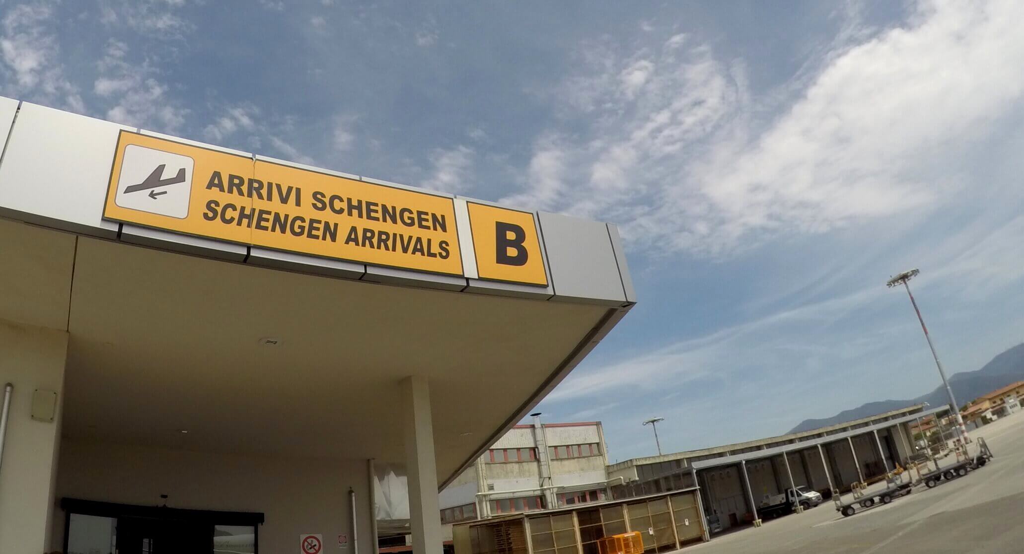 Terminal de llegadas Schengen, aeropuerto de Pisa