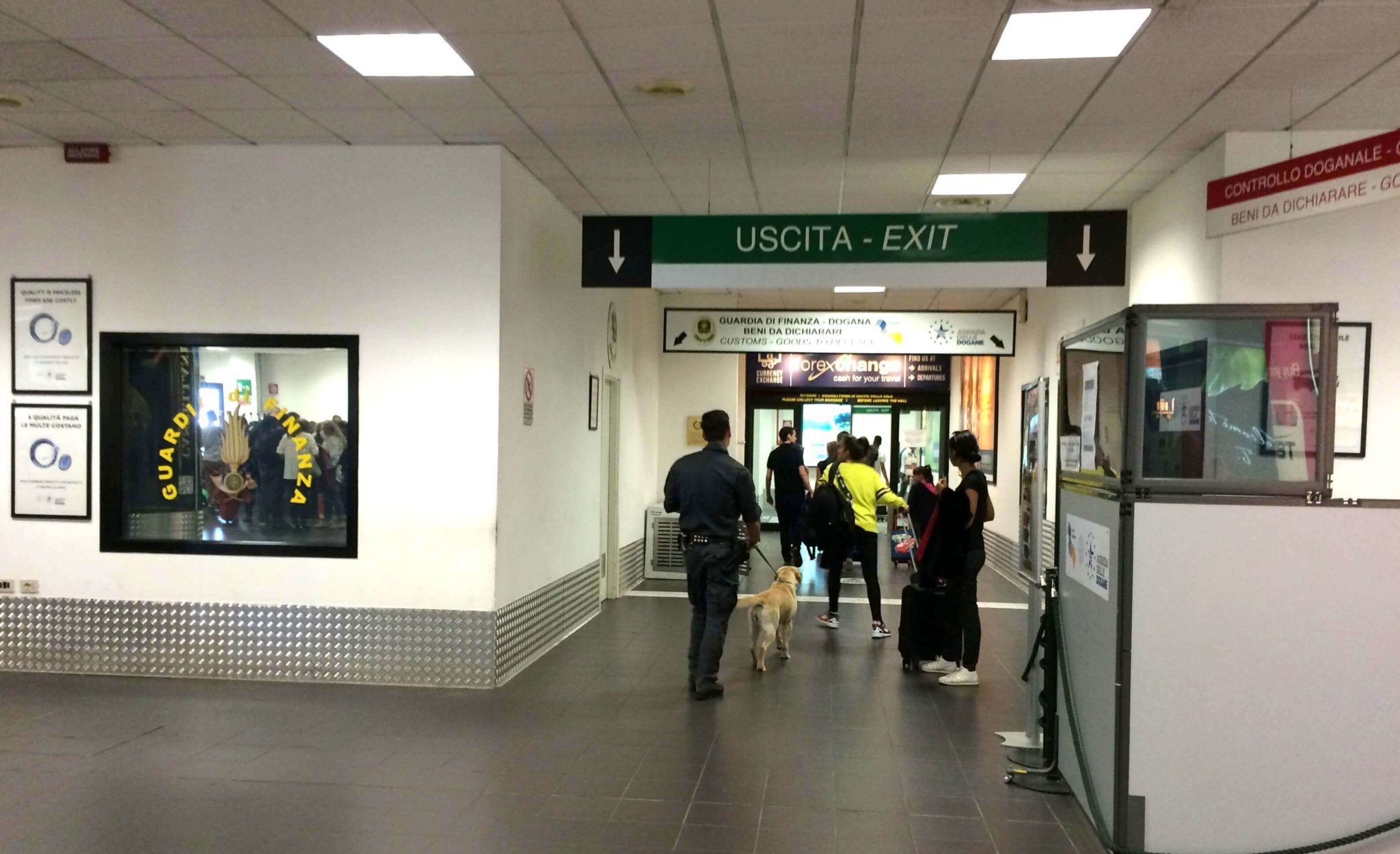 Terminal de llegadas Schengen, aeropuerto de Pisa 