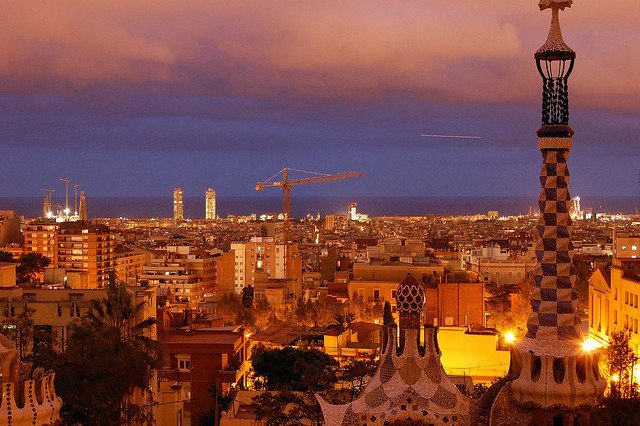 vista de una ciudad desde lo alto de una torre