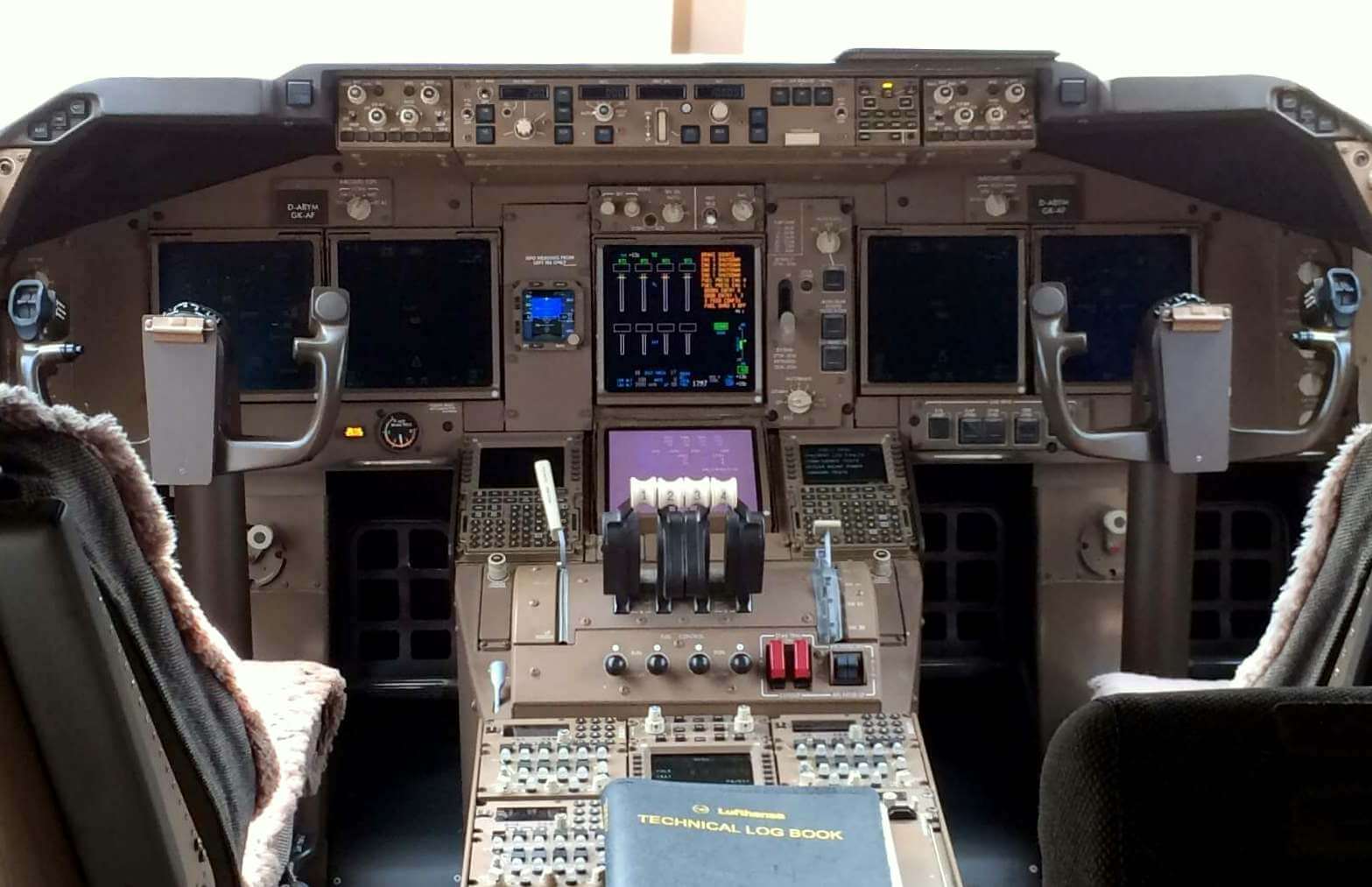 Cockpit Boeing 747-800 Lufthansa