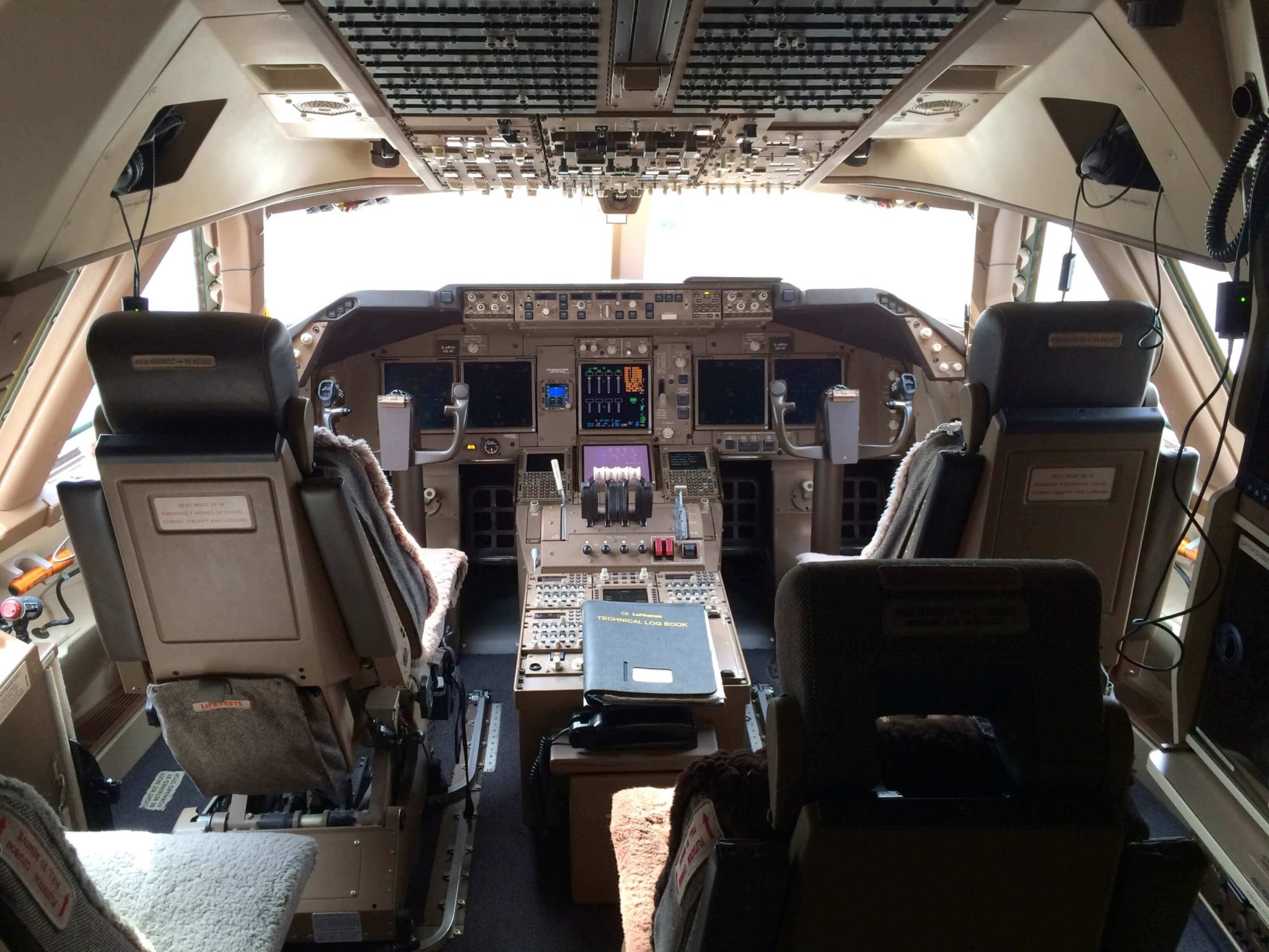 Cockpit Boeing 747-800 Lufthansa