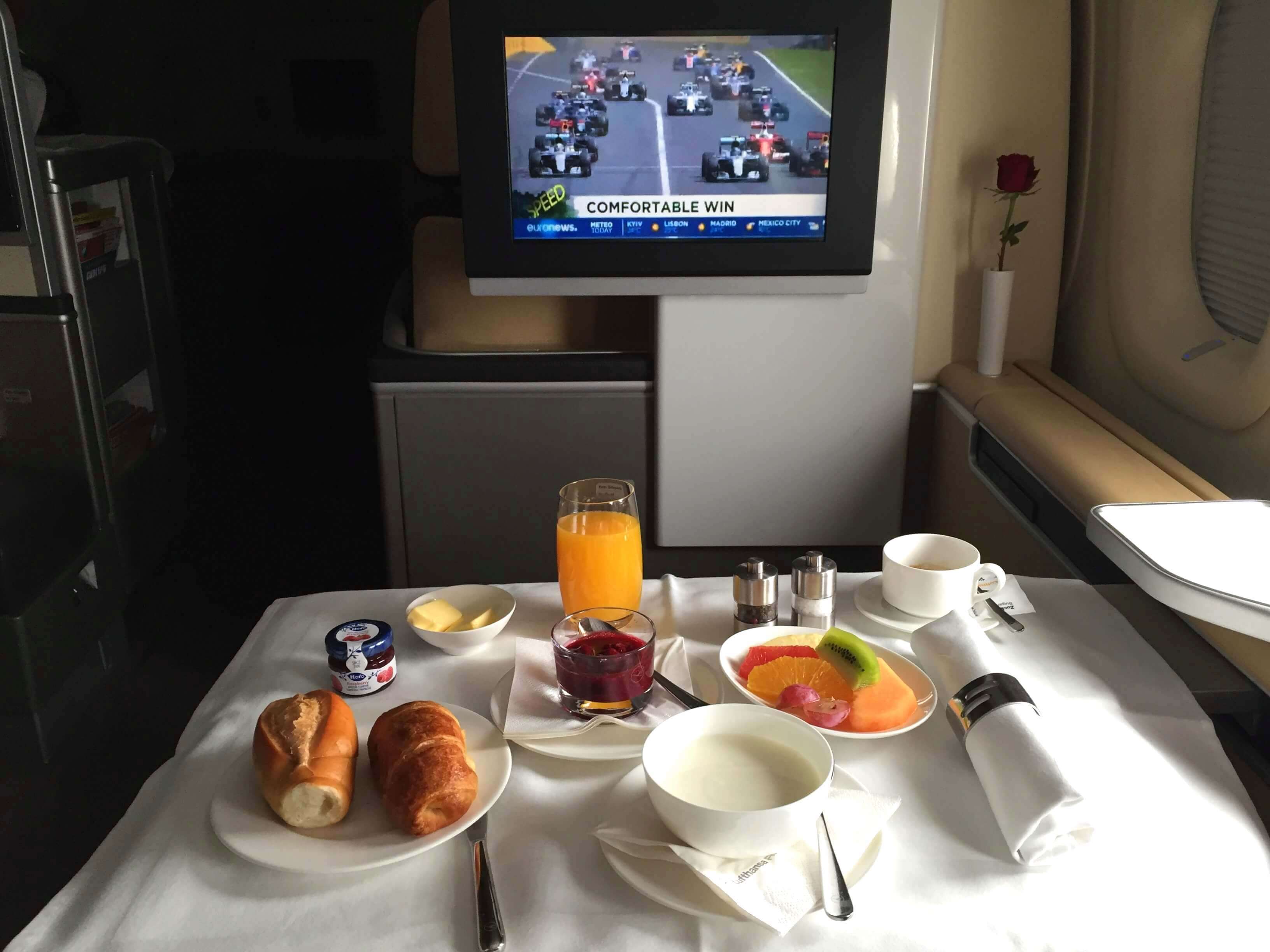 Desayunando en el LH511 entre Buenos Aires y Frankfurt