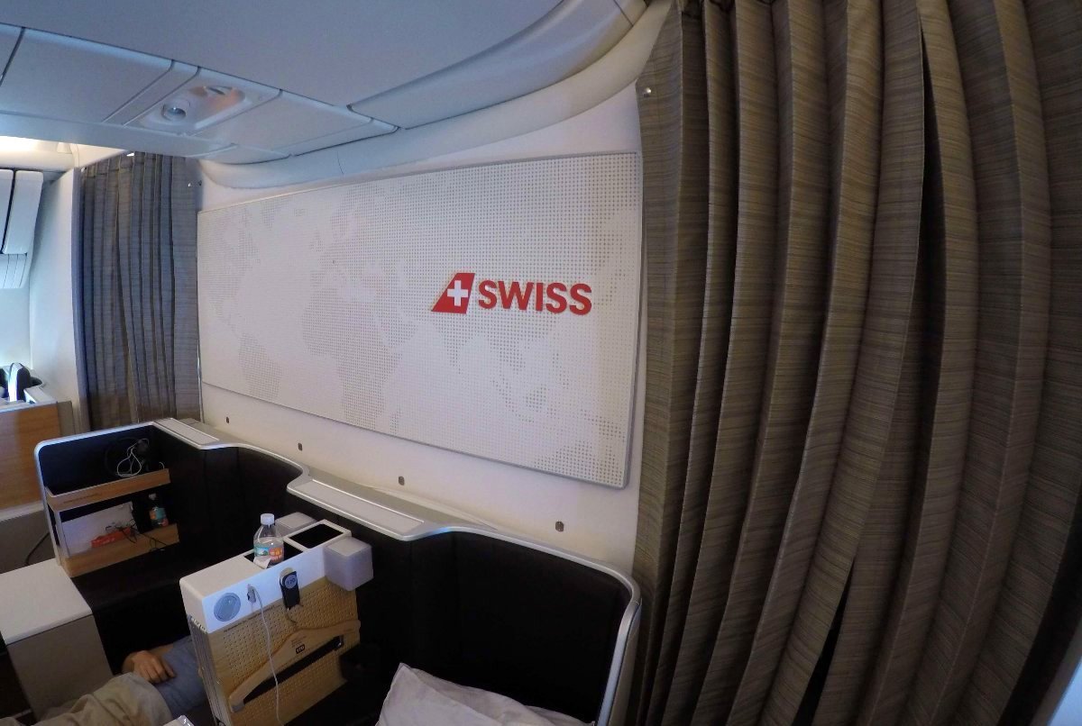 Cabina SWISS business class Boeing 777