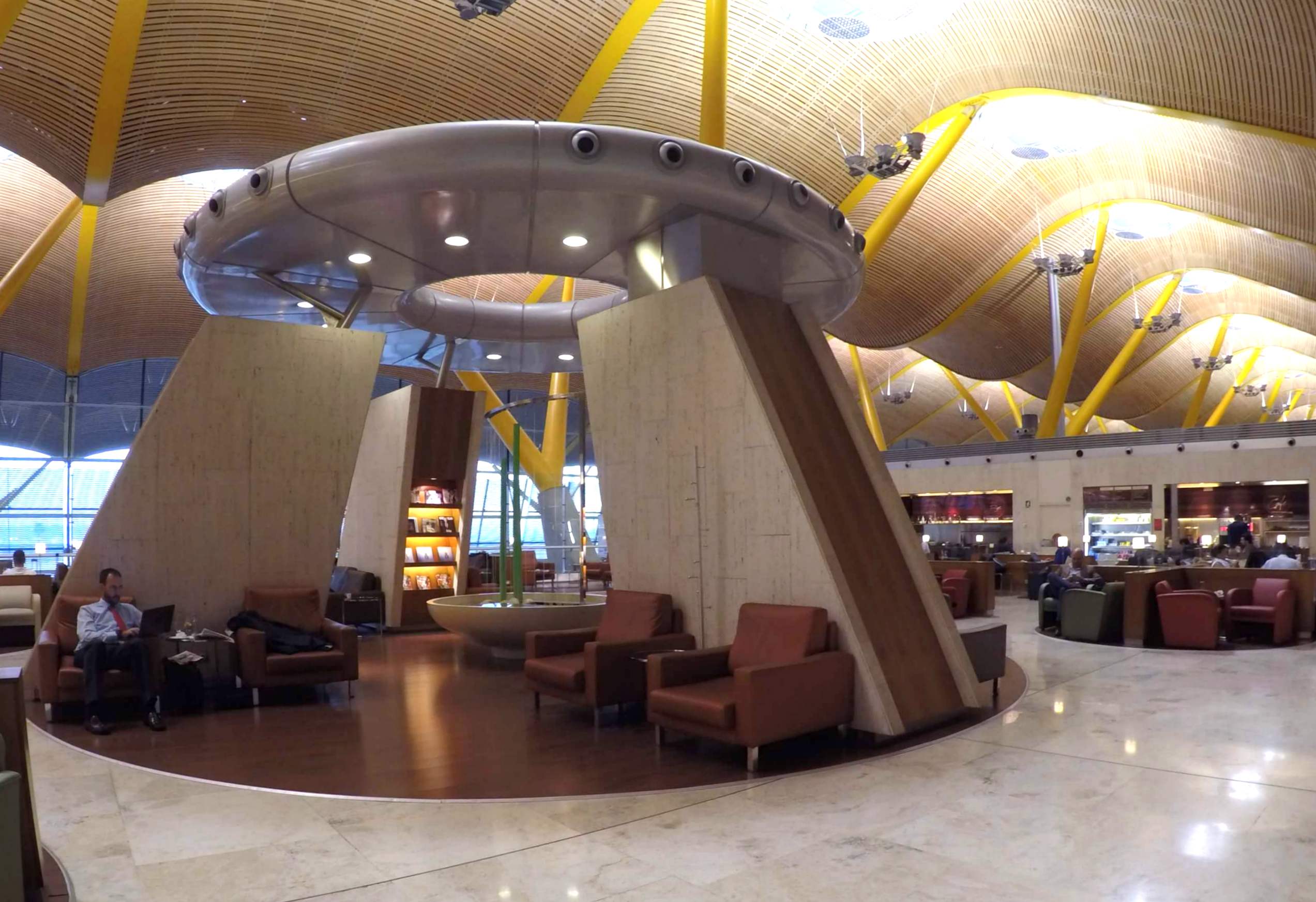 Sala Vip Iberia Dalí terminal 4 Madrid