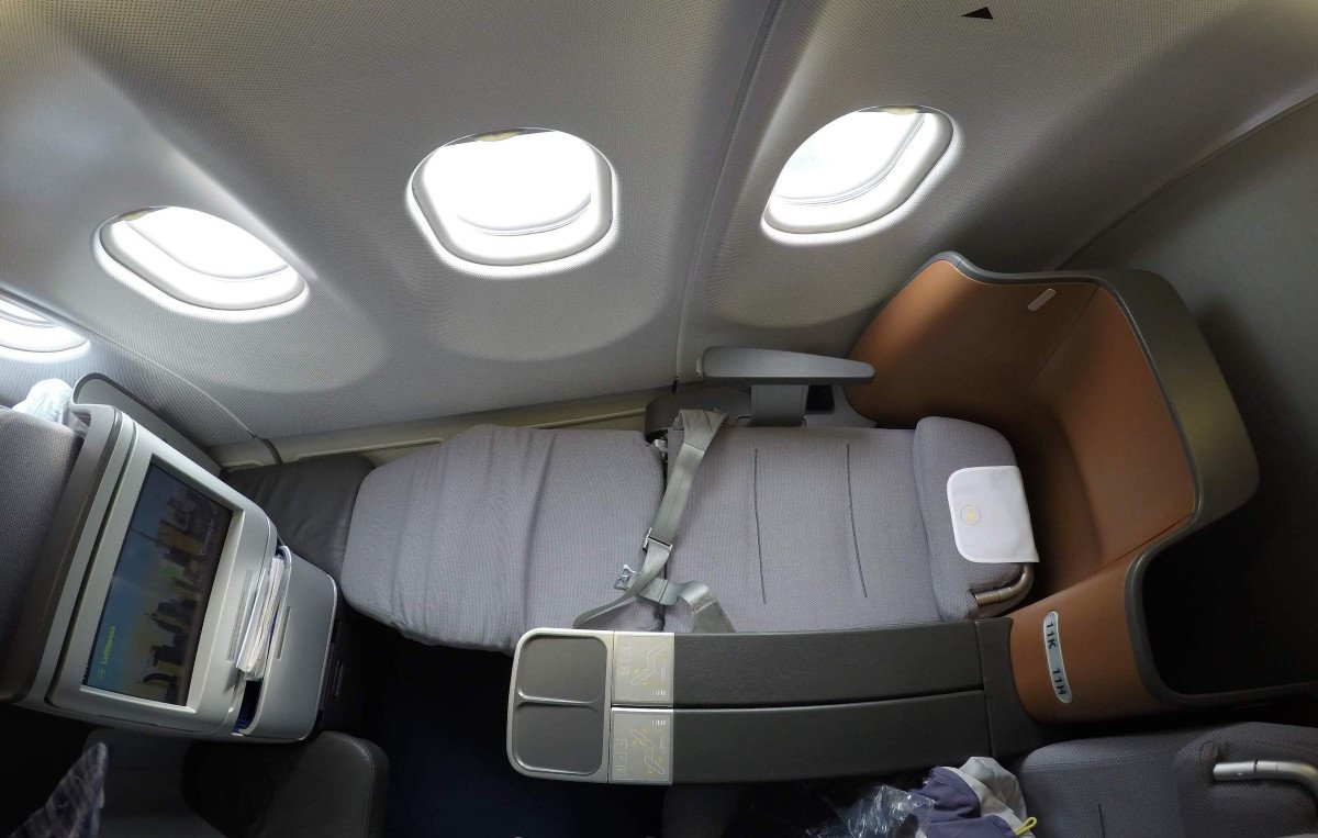 Asiento en modo cama Business Class Lufthansa A330
