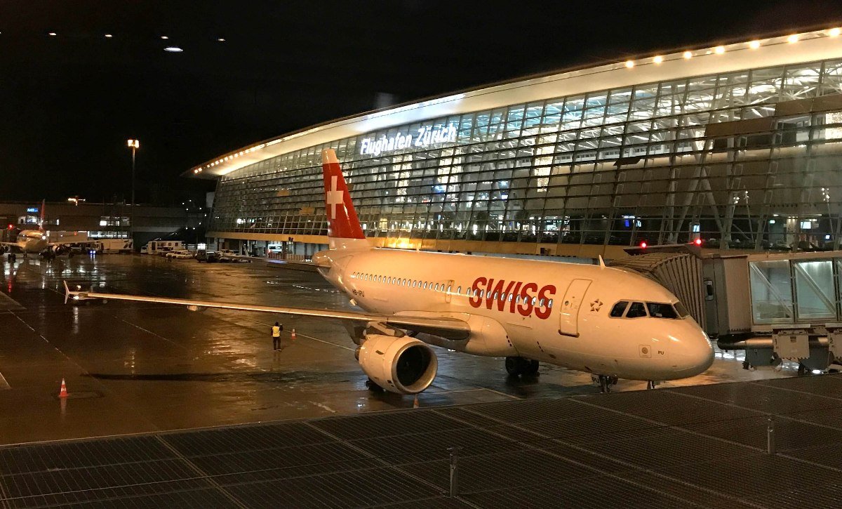 Airbus 319 de SWISS en el aeropuerto de Zurich