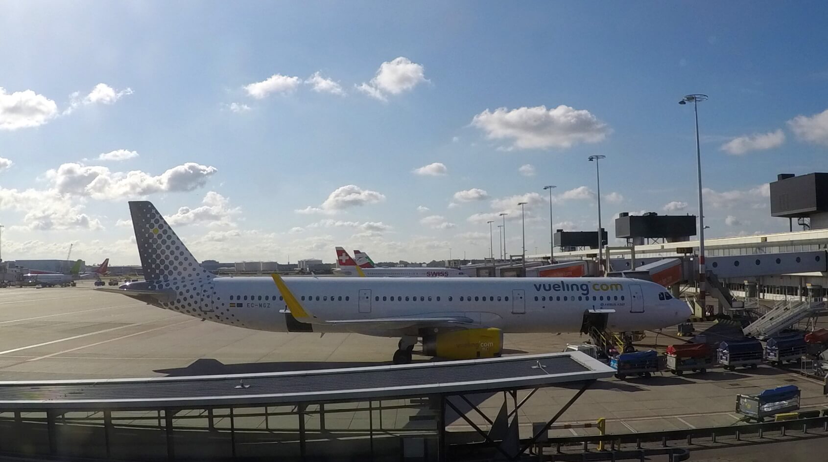 avión en la pista de un aeropuerto