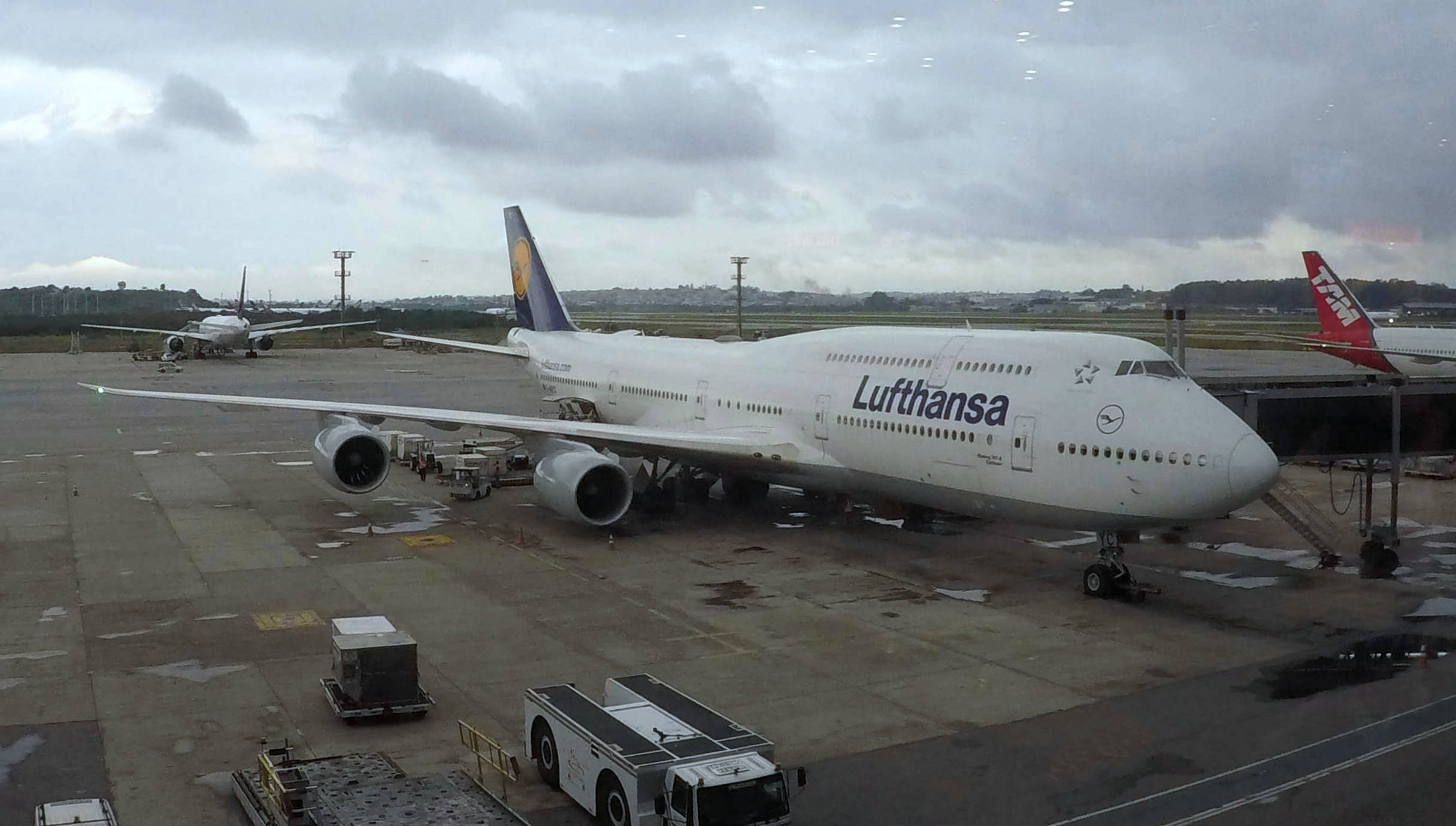 Boeing 747-8 de Lufthansa en la plataforma de Guarulhos