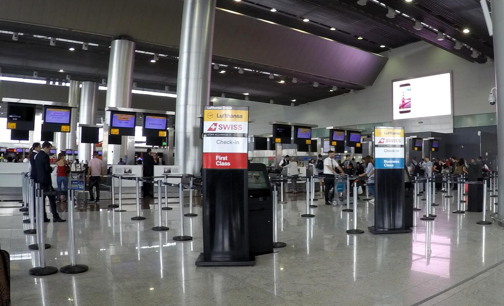 Mostradores de check in de Lufthansa y SWISS en Guarulhos 