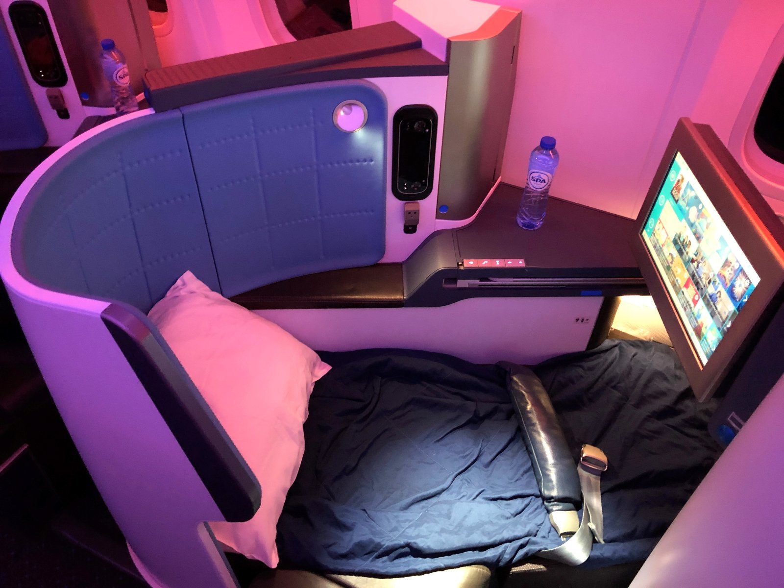 seat bed mode KLM 787 business class