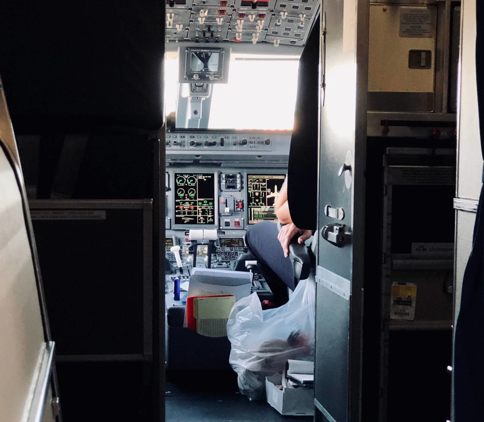 Cockpit del E-190 de KLM antes de despegar de Milano