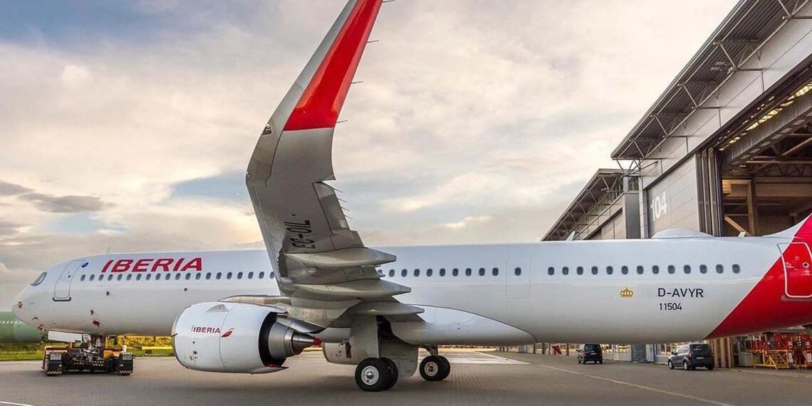 avión en la pista de un aeropuerto