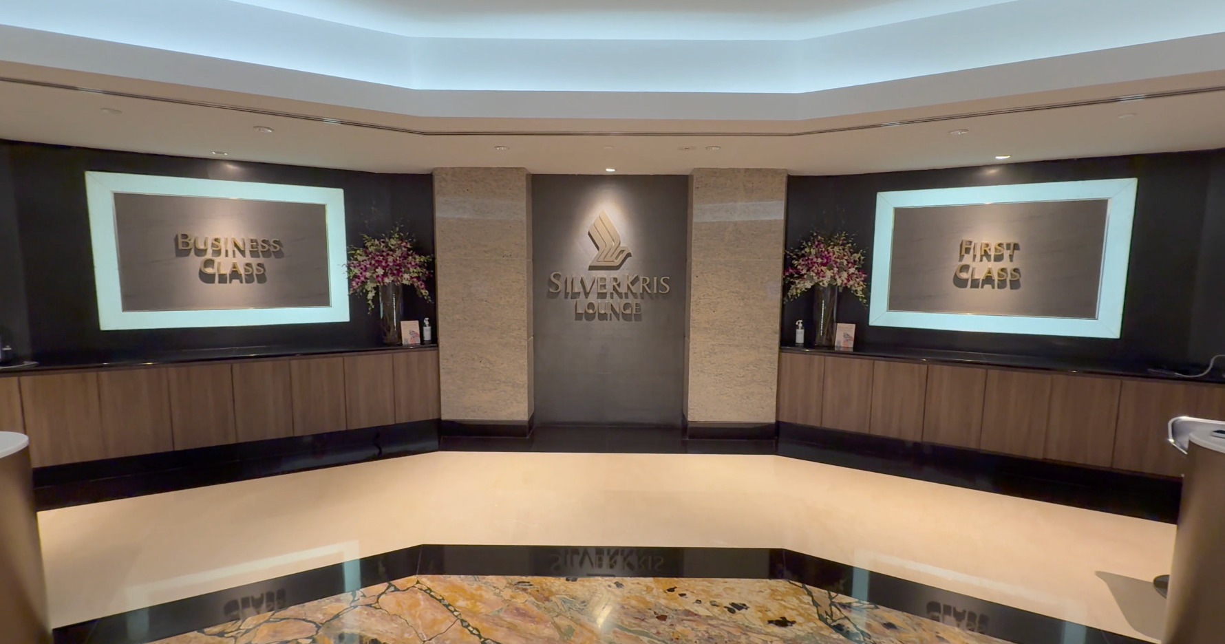 Sala vip de Singapore Airlines en Changi una pantalla de una ventana