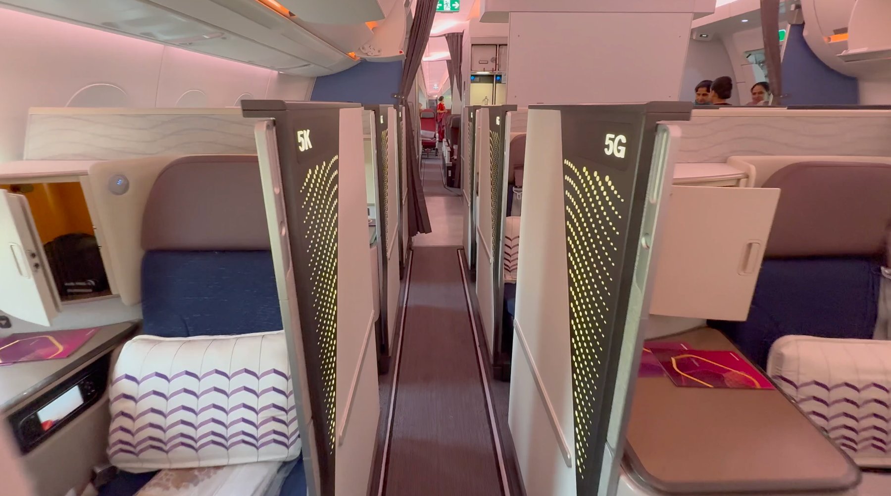 Cabina de Business Class Airbus 350 Air India una silla de oficina