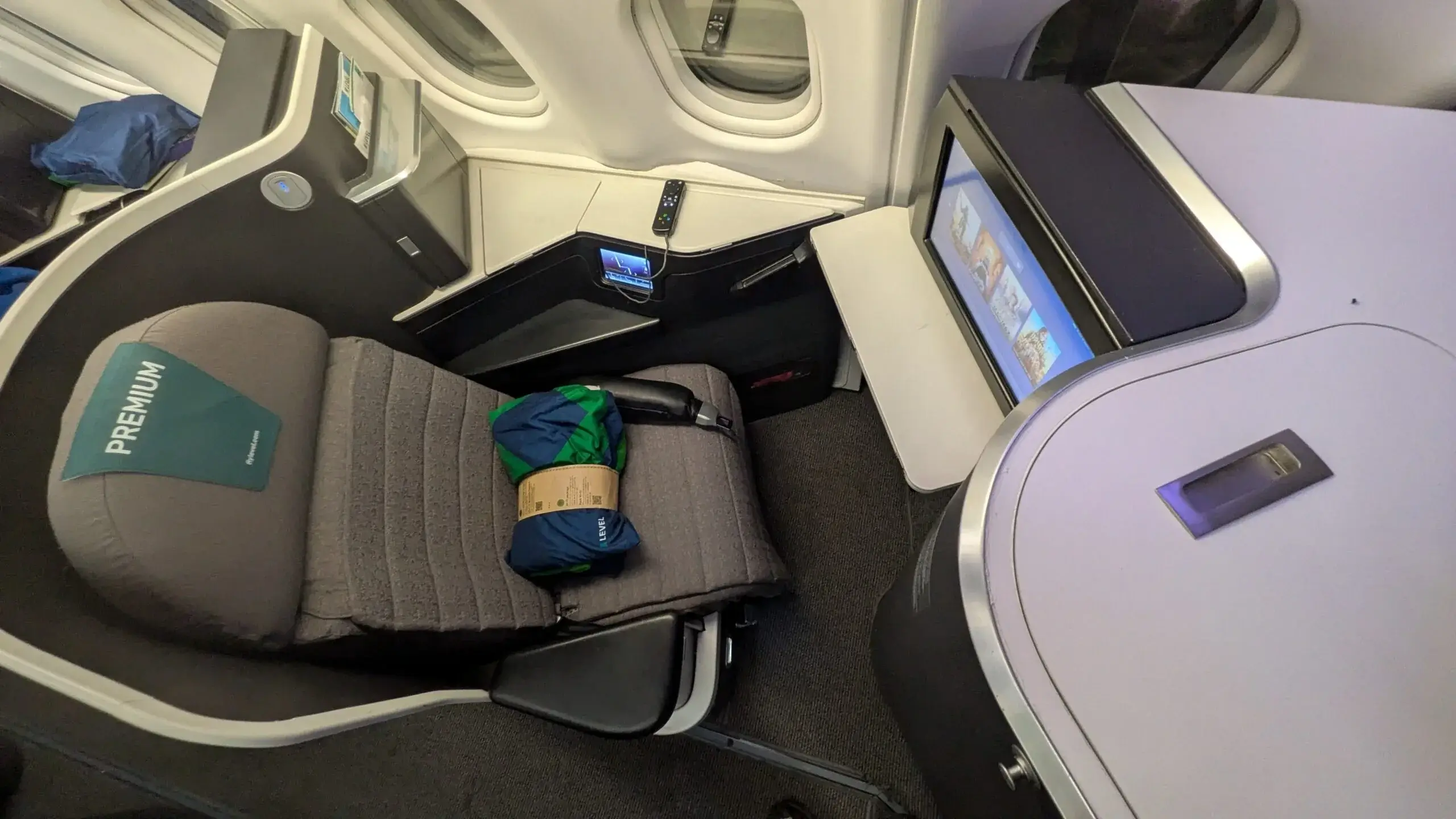 Asiento cama de LEVEL en Premium Economy en un Airbus A330